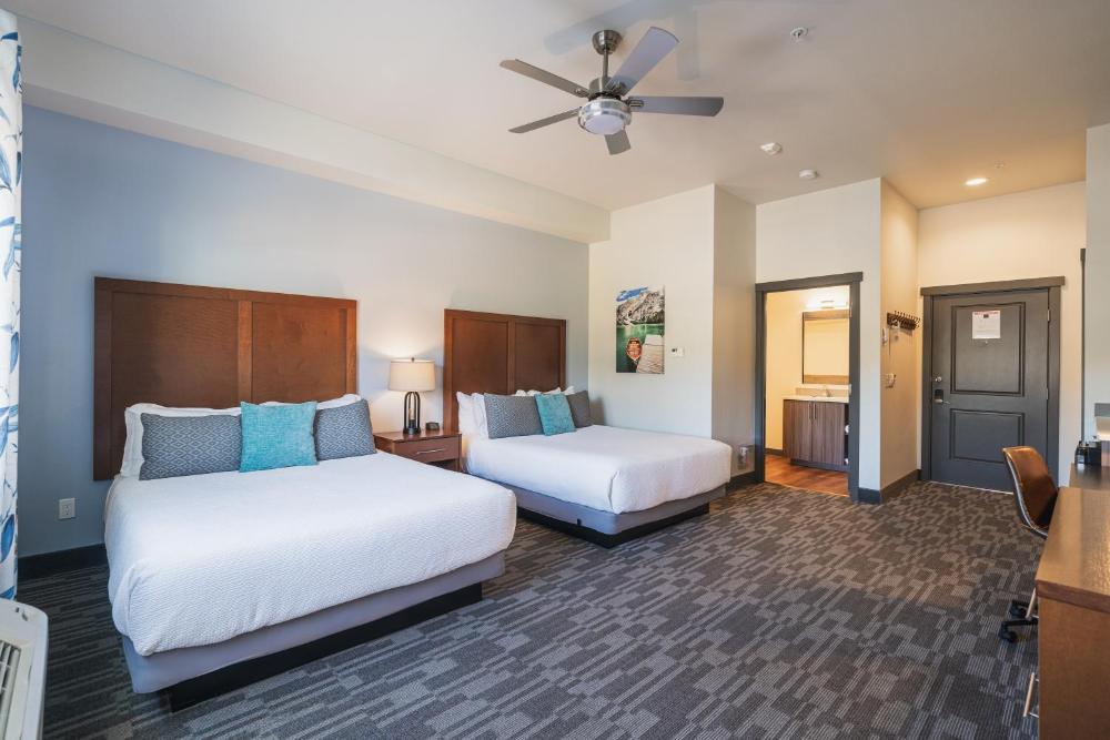 Queen Room with Two Queen Beds interior